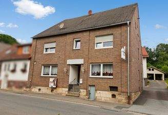 Frontansicht Haupthaus - KI-generiert