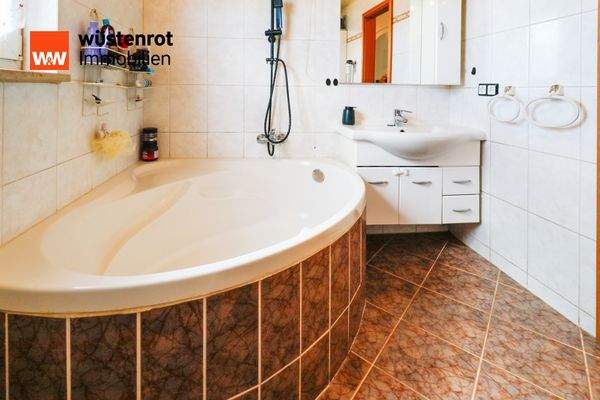 Badezimmer im DG