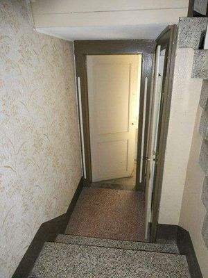 EG: Treppenhaus, mit AR oder WC+ Kellertür 