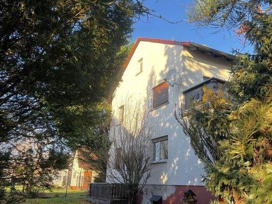 Seitliche Hausansicht