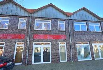 Vorderfront zur Straße gut sichtbar!