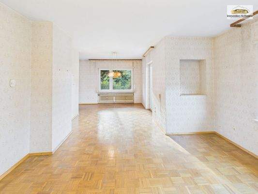 Wohn-/Essbereich mit Parkett und Zugang ins Grüne_6