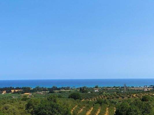 Kreta, Georgioupoli: Premium-Grundstück mit fertiger Lizenz in der Nähe des Dorfes zu verkaufen