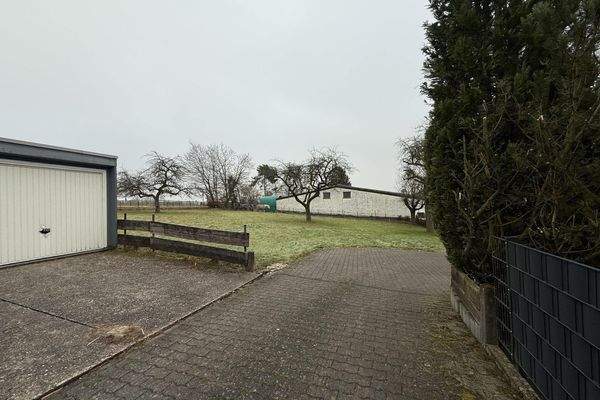 Sicht von der Einfahrt/Ausfahrt