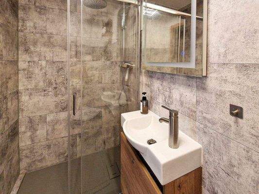 Gästebad mit Dusche