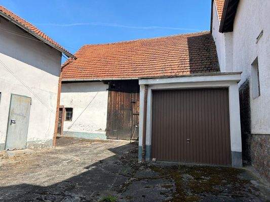 Scheune und Garage