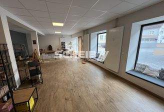 Fenster mit Sitznischen oder für Ausstellung der Waren