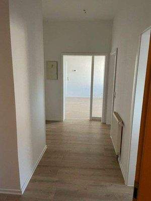 erster Flur ins Wohnzimmer