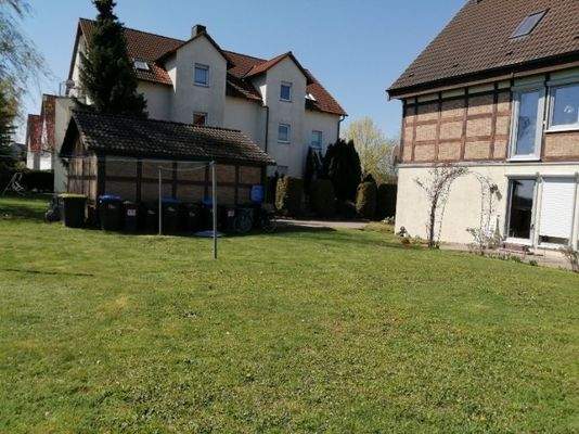 Ansicht Garten mit Blick auf Garage