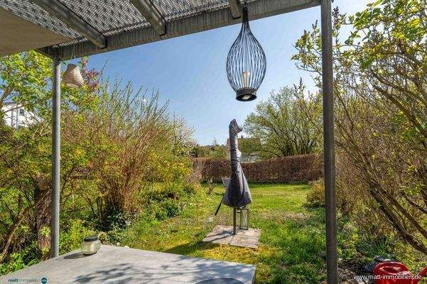 Terrasse mit Gartenanteil