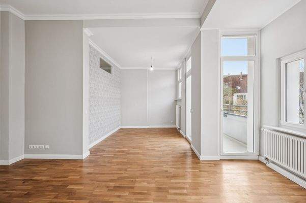 Wohnzimmer mit Essecke oder Küche