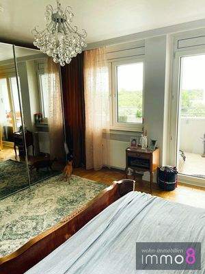 Schlafen mit Zugang zum geräumigen Balkon 