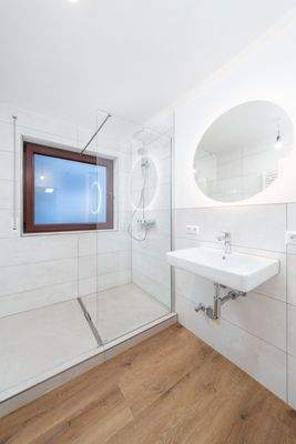 modernes Badezimmer