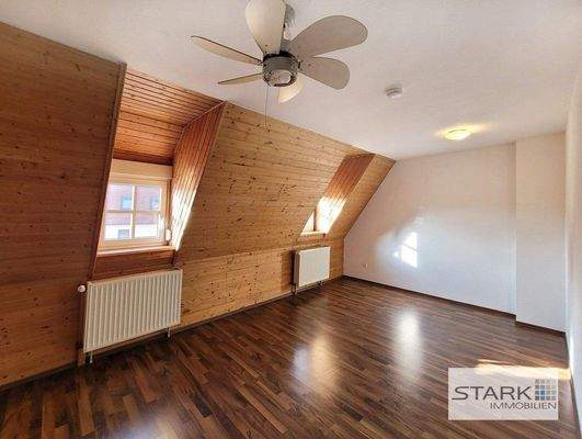 Raum oberhalb der Schlafebene.jpg