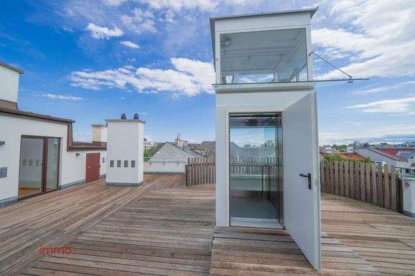 Lift bis auf die Terrasse