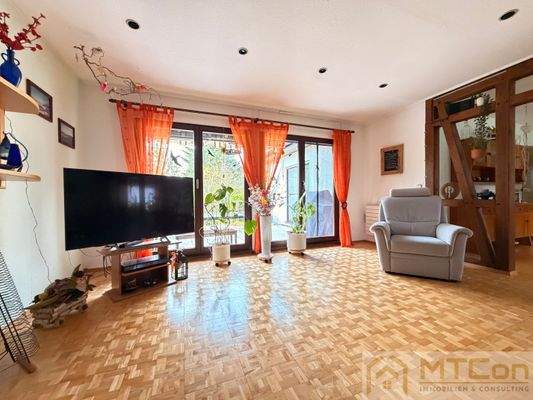 Wohnzimmer mit Ausgang Terrasse