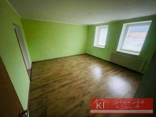 Wohnzimmer mit angrenzendem Schlafzimmer