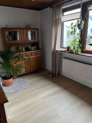 Wohnzimmer mit Möbeln 1. OG