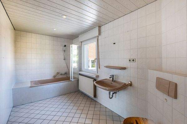 Wannenbad mit Tageslicht