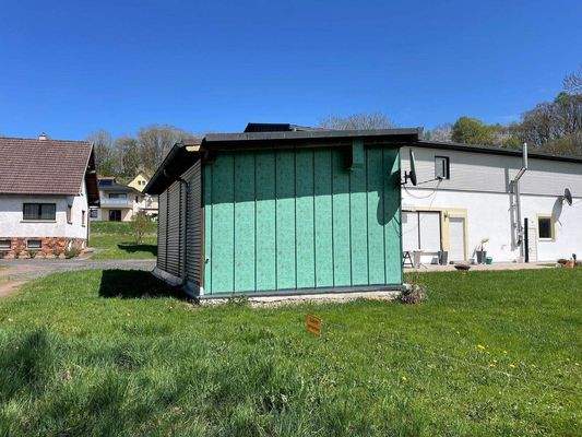Garage von hinten-Zufahrt in Garten vorhanden