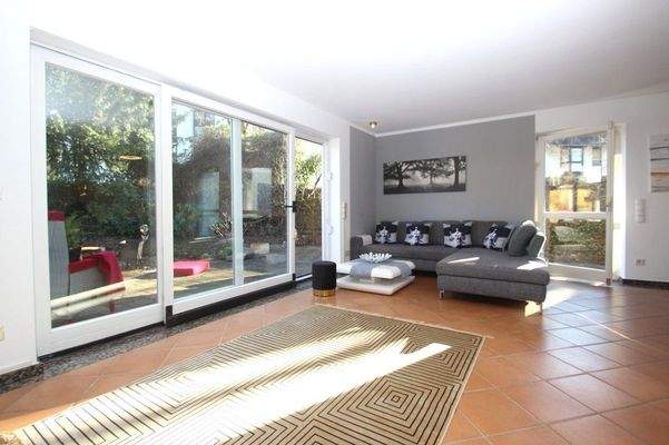 Zugang zur Süd-Ost-Terrasse und …