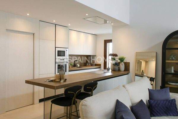 Modern 3-Bedroom Houses with Pool in La Finca Resort Algorfa