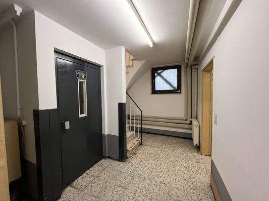 Flur / Treppenhaus UG