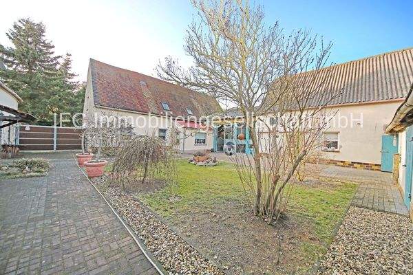 Hausansicht / Hofbereich