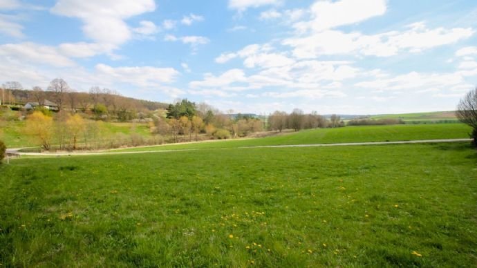 Zum Verkauf: Sonniges Baugrundstück in ländlicher Atmosphäre