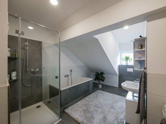 Dachgeschoss Bad