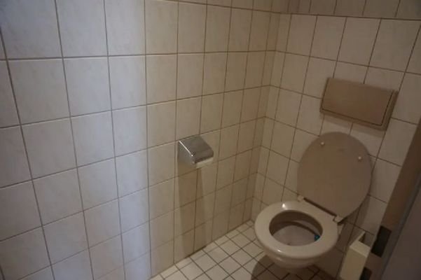 WC, EG, Hinterhaus 