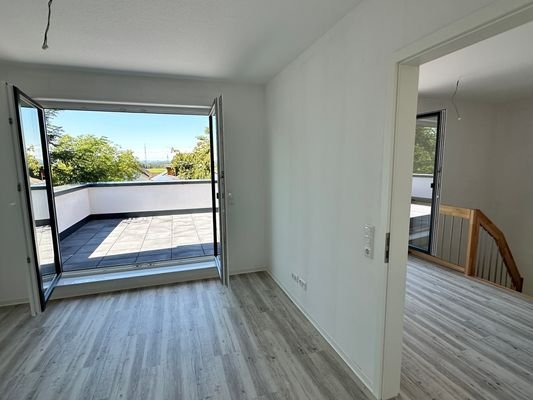 Schlafen und Flur mit Terrasse
