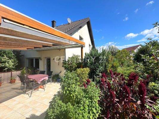 Überdachung mit Markise, Platz für die ganze Familie