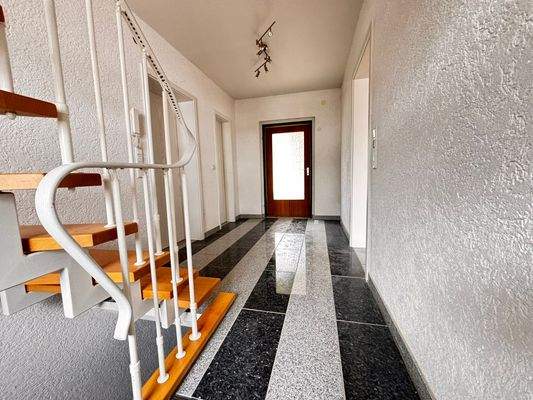 6 - Flur im Obergeschoss.JPEG