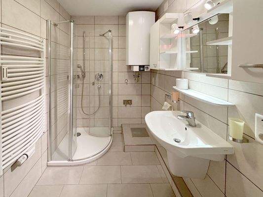 modernisiertes Badezimmer