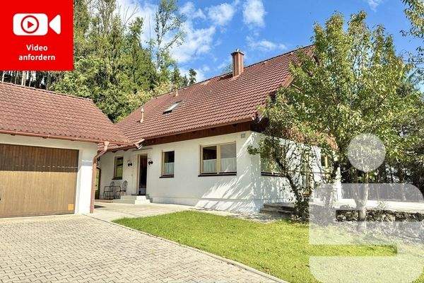 Einfahrt und Eingangsbereich