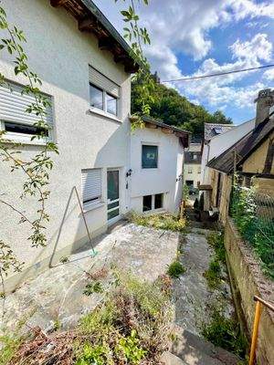 Außen_Eingang Haus 2 mit Burgblick.jpeg