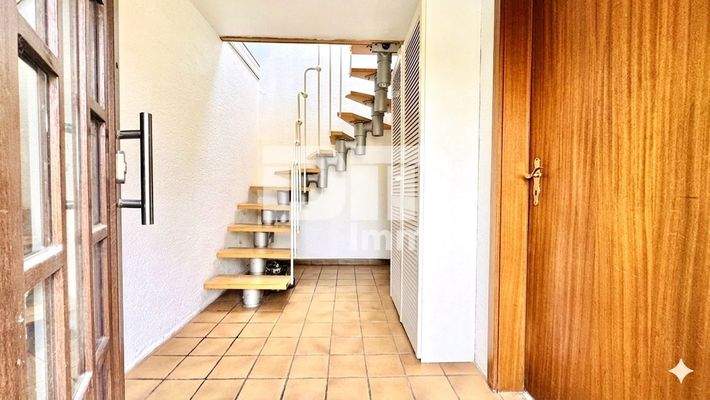 EG Haupteingang / Windfang / Treppenaufgang