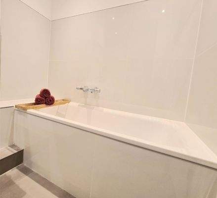 Vollbad im 1.OG mit Badewanne 