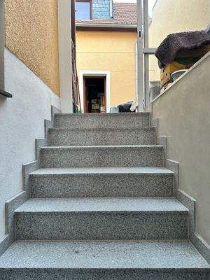 Zugang vom Haus zum Hof