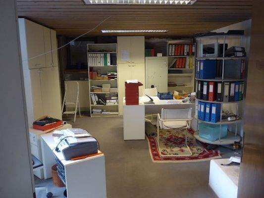 Büro im KG.JPG