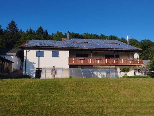 Ansicht mit Grundstück