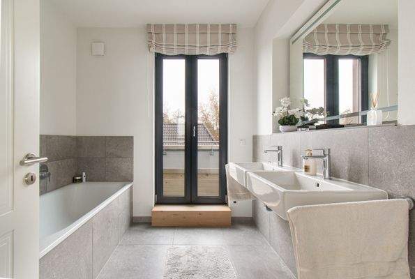 Bad en Suite mit Zugang zur Dachterrasse