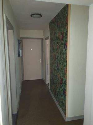 02 Blick in den Flur Richtung Eingangsbereich