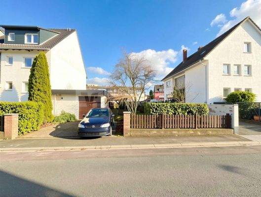 Rückseite Bau Grundstück Garage 