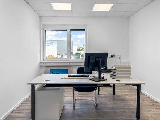 möblierter Büroraum