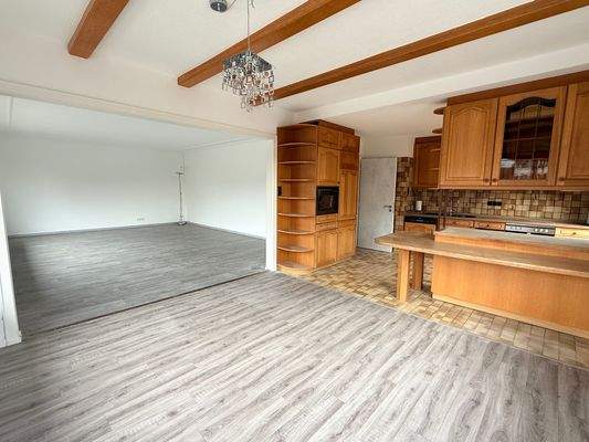 Großes Wohnzimmer und Küche