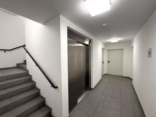 KG / Zugang Kellerabteile und Garage