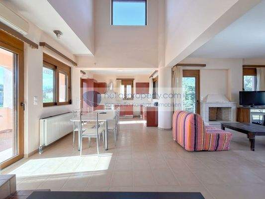 ade5e891f38042b3982adb2682752bbd-original