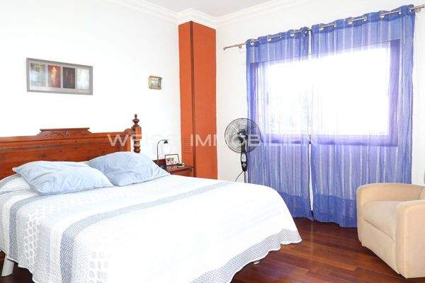 Gemütliches geräumiges Schlafzimmer